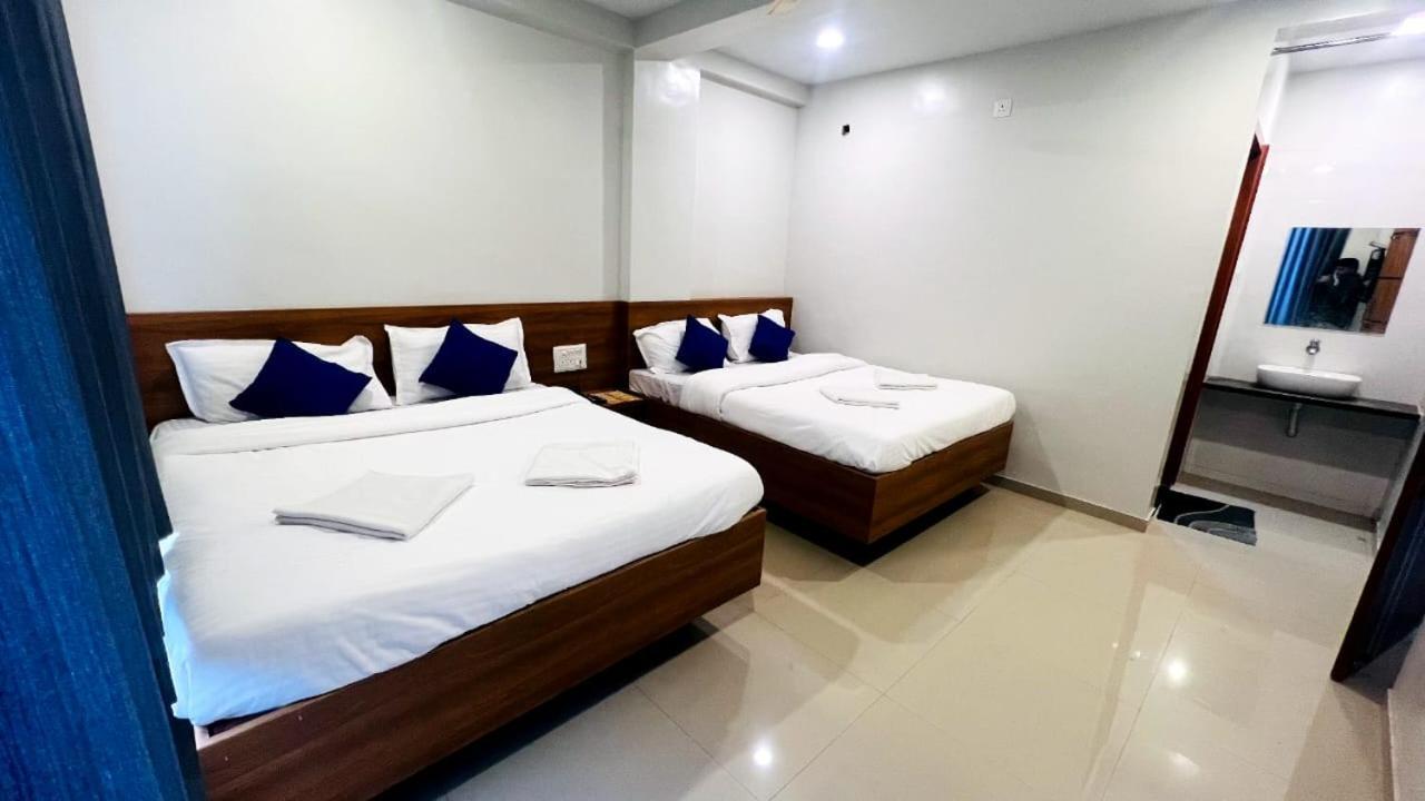 Hotel Sai Smruti Shirdi Esterno foto