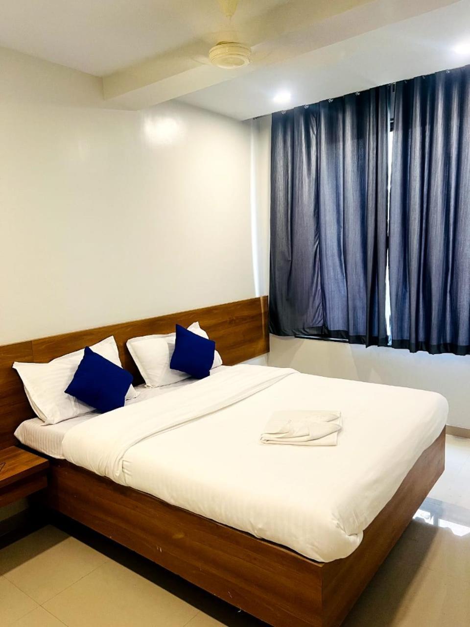 Hotel Sai Smruti Shirdi Esterno foto