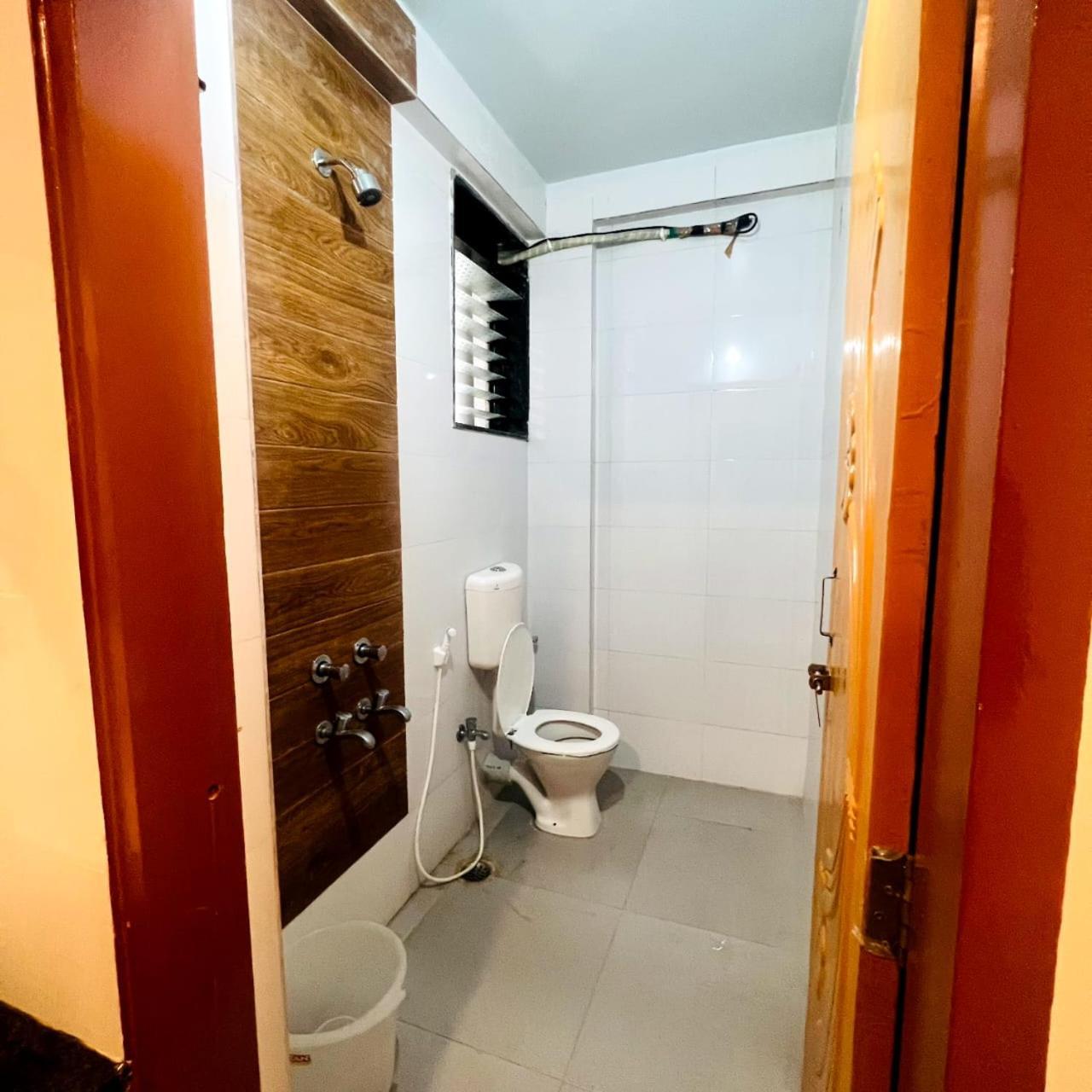 Hotel Sai Smruti Shirdi Esterno foto